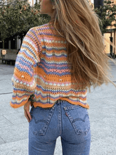 Gestreifter Häkelstrickpullover